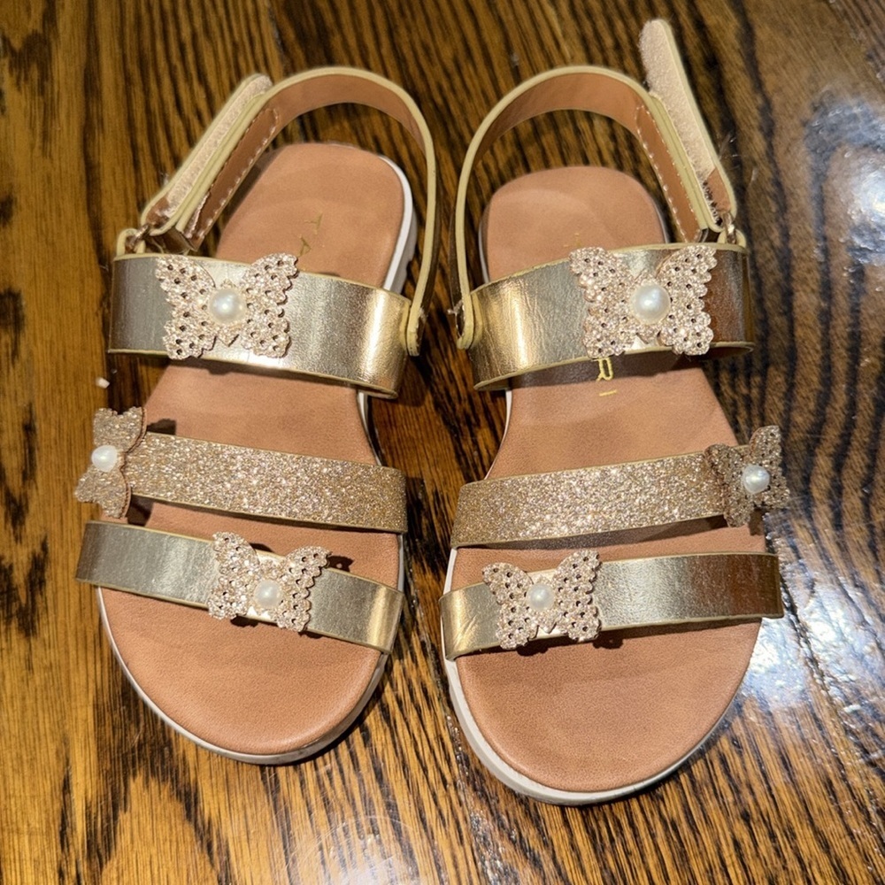 Tahari Gold Kids Sandals with Pearl Accents 7C - Picture 3 of 6